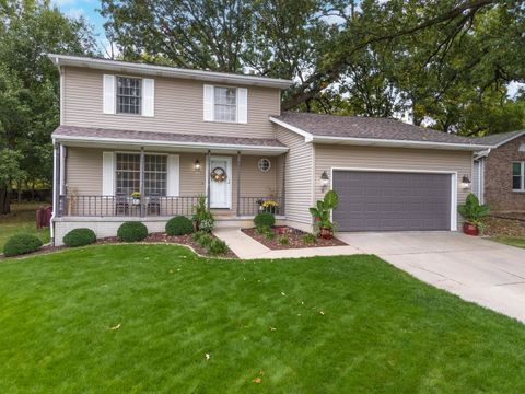 Tiny photo for 8 Edgewood Court, Bloomington, IL 61701 (MLS # 12496942)