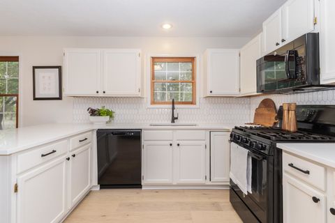 Tiny photo for 8 Edgewood Court, Bloomington, IL 61701 (MLS # 12496942)