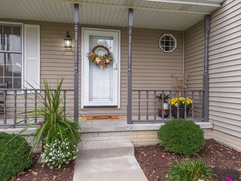 Tiny photo for 8 Edgewood Court, Bloomington, IL 61701 (MLS # 12496942)