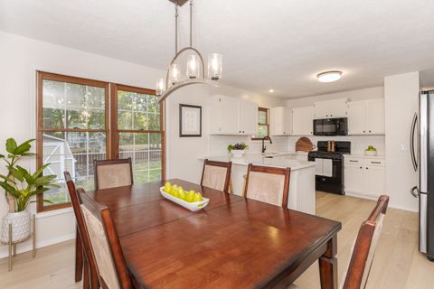 Tiny photo for 8 Edgewood Court, Bloomington, IL 61701 (MLS # 12496942)