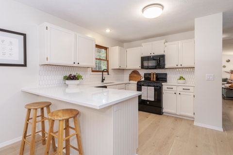 Tiny photo for 8 Edgewood Court, Bloomington, IL 61701 (MLS # 12496942)