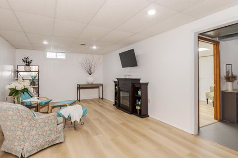 Tiny photo for 8 Edgewood Court, Bloomington, IL 61701 (MLS # 12496942)