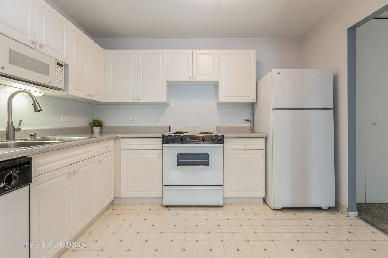 70 W Huron Street 1607