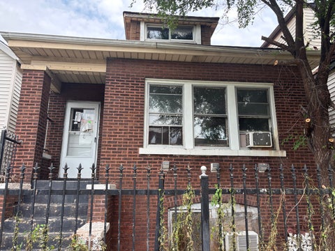 Photo of 4928 W Congress Parkway, Chicago, IL 60644 (MLS # 12724742)