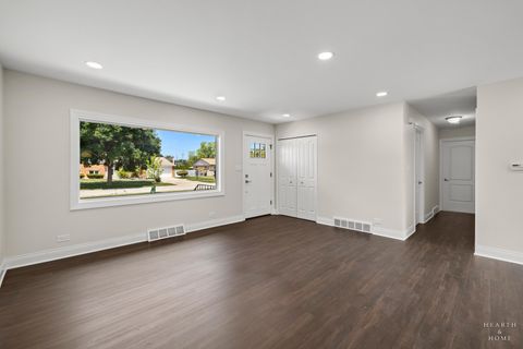Tiny photo for 49 King Lane, Des Plaines, IL 60016 (MLS # 12675288)