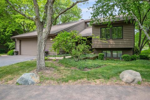 6 Lakewood Circle St. Charles IL 60174