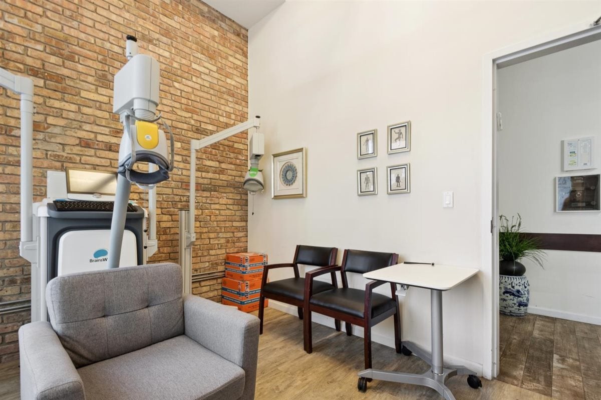 2219-23 W BELMONT Avenue