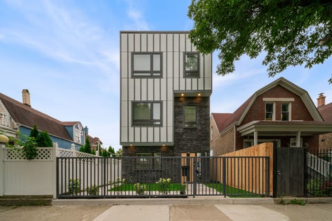 Photo of 932 N Trumbull Avenue, Chicago, IL 60651 (MLS # 12771759)