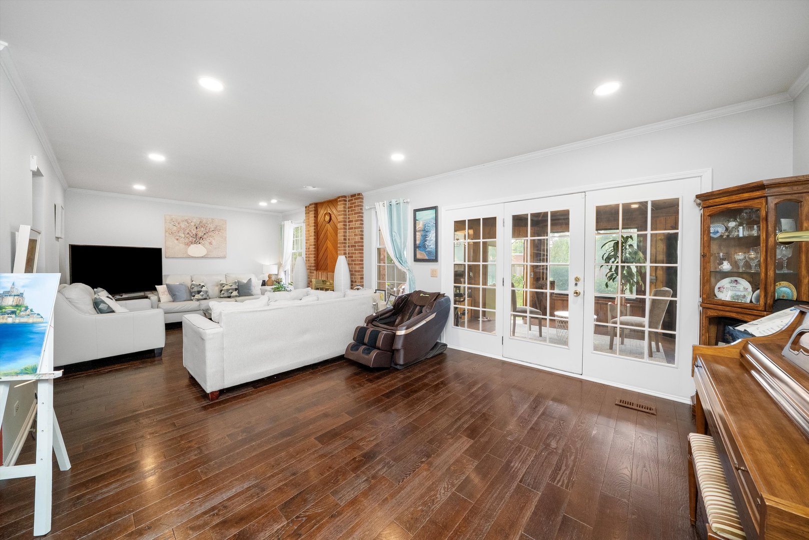 642 N Victoria Drive