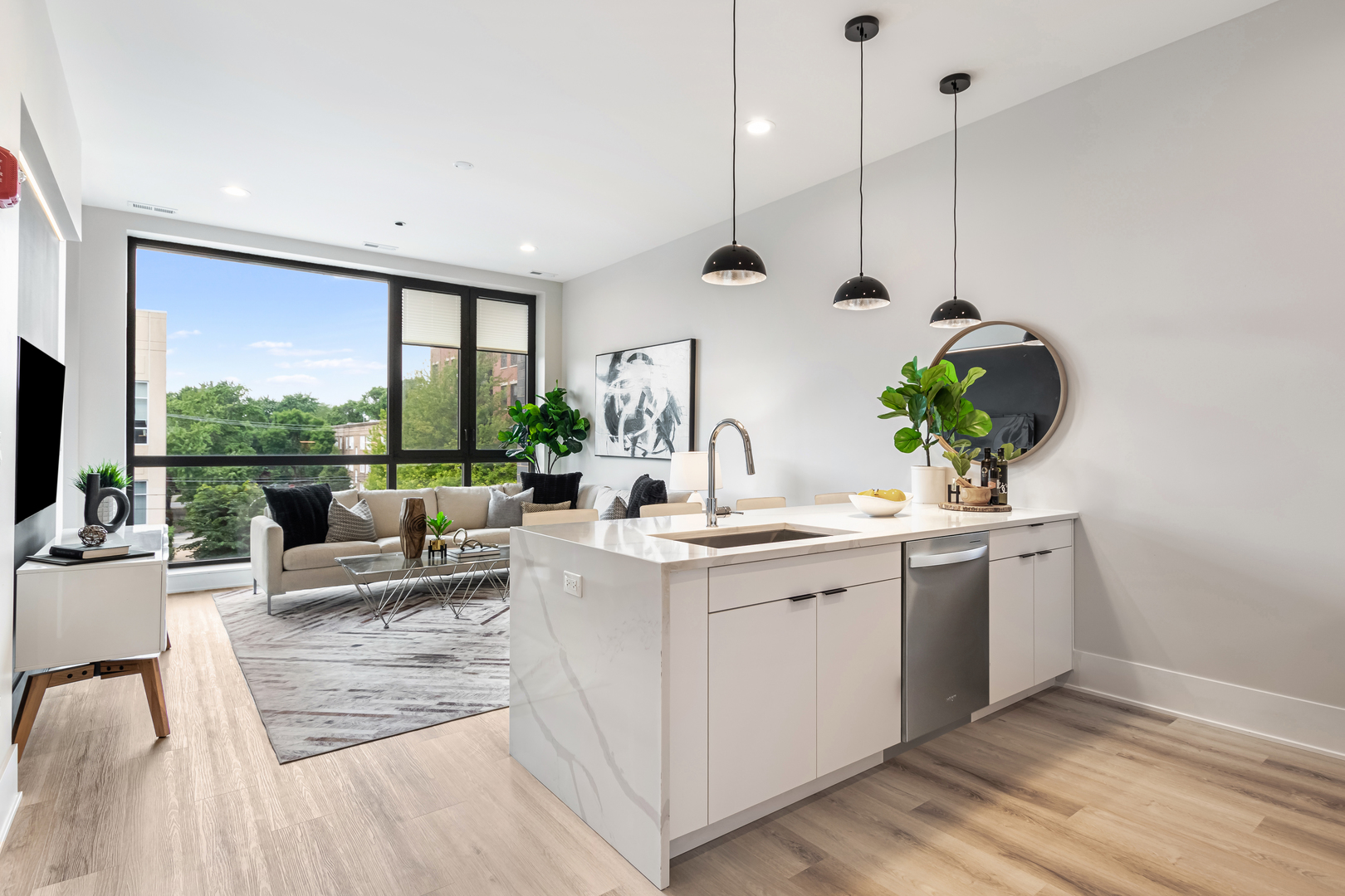 5753 N Broadway Street 303