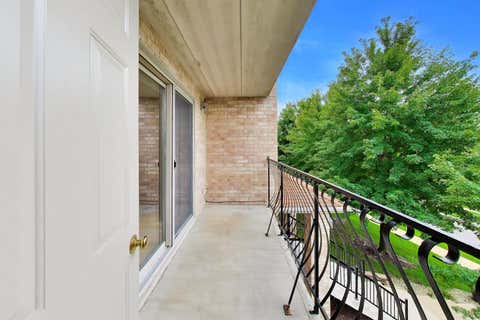 Tiny photo for 4401 Pershing Avenue #2N, Downers Grove, IL 60515 (MLS # 12738904)