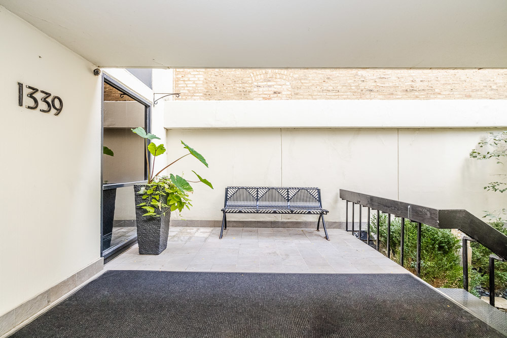 1339 N Dearborn Street 15A