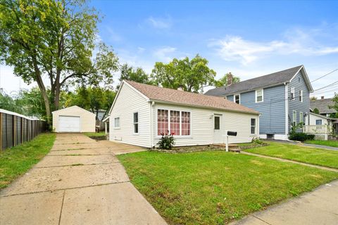 Photo of 400 ROSEWOOD Avenue, Aurora, IL 60505 (MLS # 12489475) Photo of 400 ROSEWOOD Avenue, Aurora, IL 60505 (MLS # 12489475)