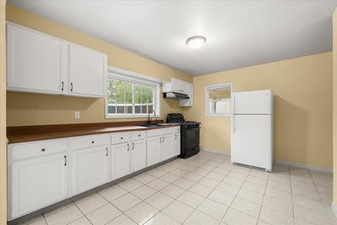 Tiny photo for 400 ROSEWOOD Avenue, Aurora, IL 60505 (MLS # 12489475)