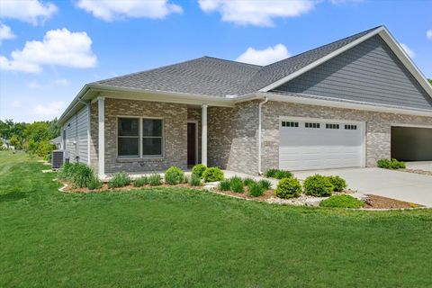 Tiny photo for 306 E Pine Street, Fairbury, IL 61739 (MLS # 12649099)
