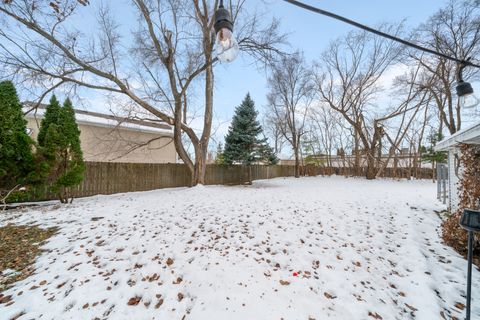 Tiny photo for 1226 Lakewood Drive, Lake Holiday, IL 60552 (MLS # 12531654)