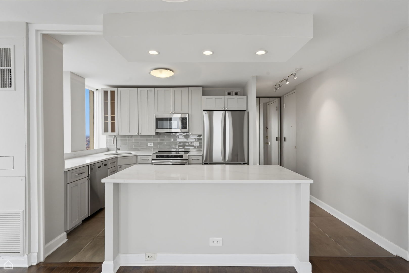 1660 N La Salle Drive 3501