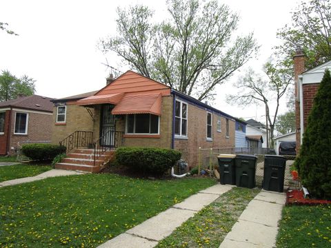 Tiny photo for 240 Linden Avenue, Bellwood, IL 60104 (MLS # 12370692)
