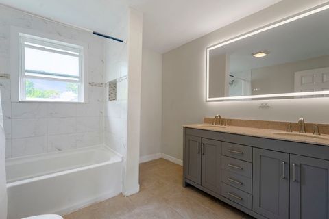 Tiny photo for 201 W Potomac Avenue, Lombard, IL 60148 (MLS # 12471796)