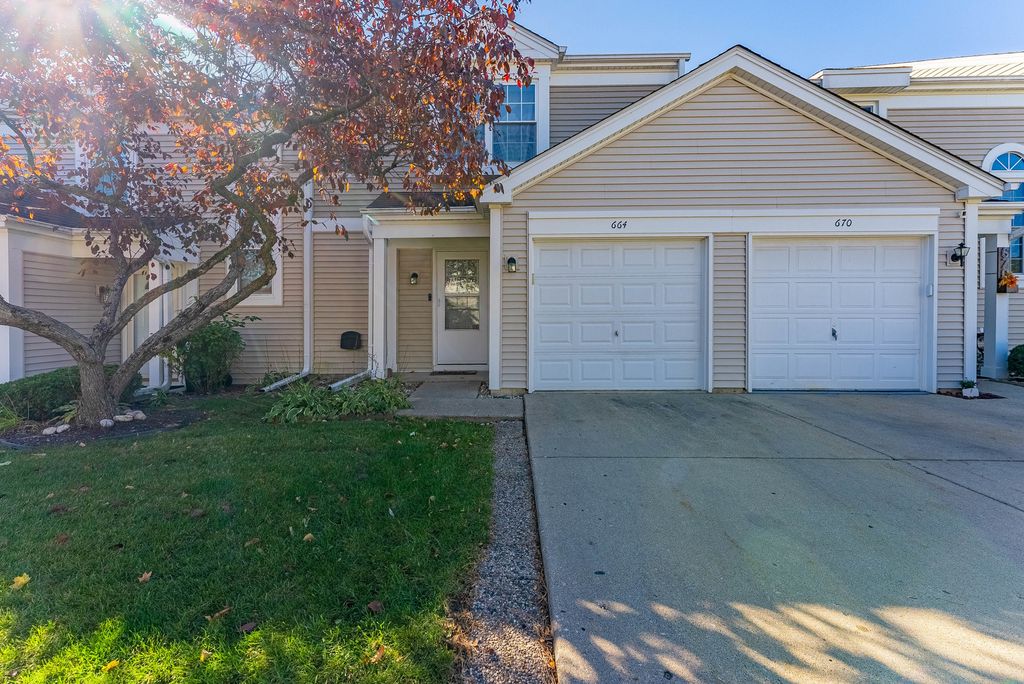 Photo for 664 Wedgewood Drive, Hanover Park, IL 60133 (MLS # 12504336)