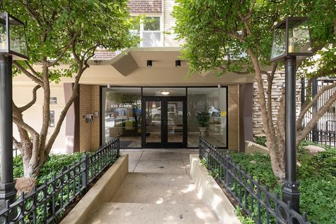 Tiny photo for 420 W Aldine Avenue #404, Chicago, IL 60657 (MLS # 12509666)