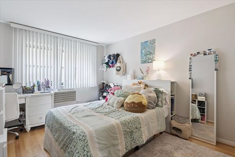 Tiny photo for 420 W Aldine Avenue #404, Chicago, IL 60657 (MLS # 12509666)