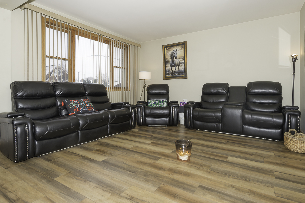 3916 N Pontiac Avenue