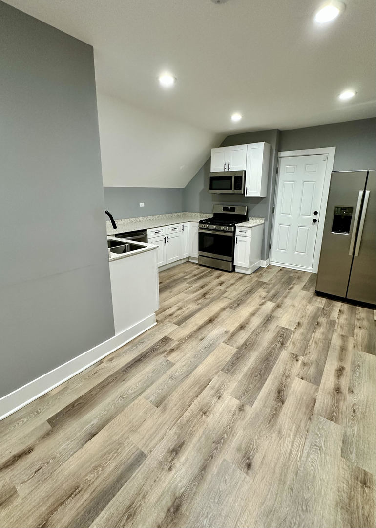 2713 W Gladys Avenue 3