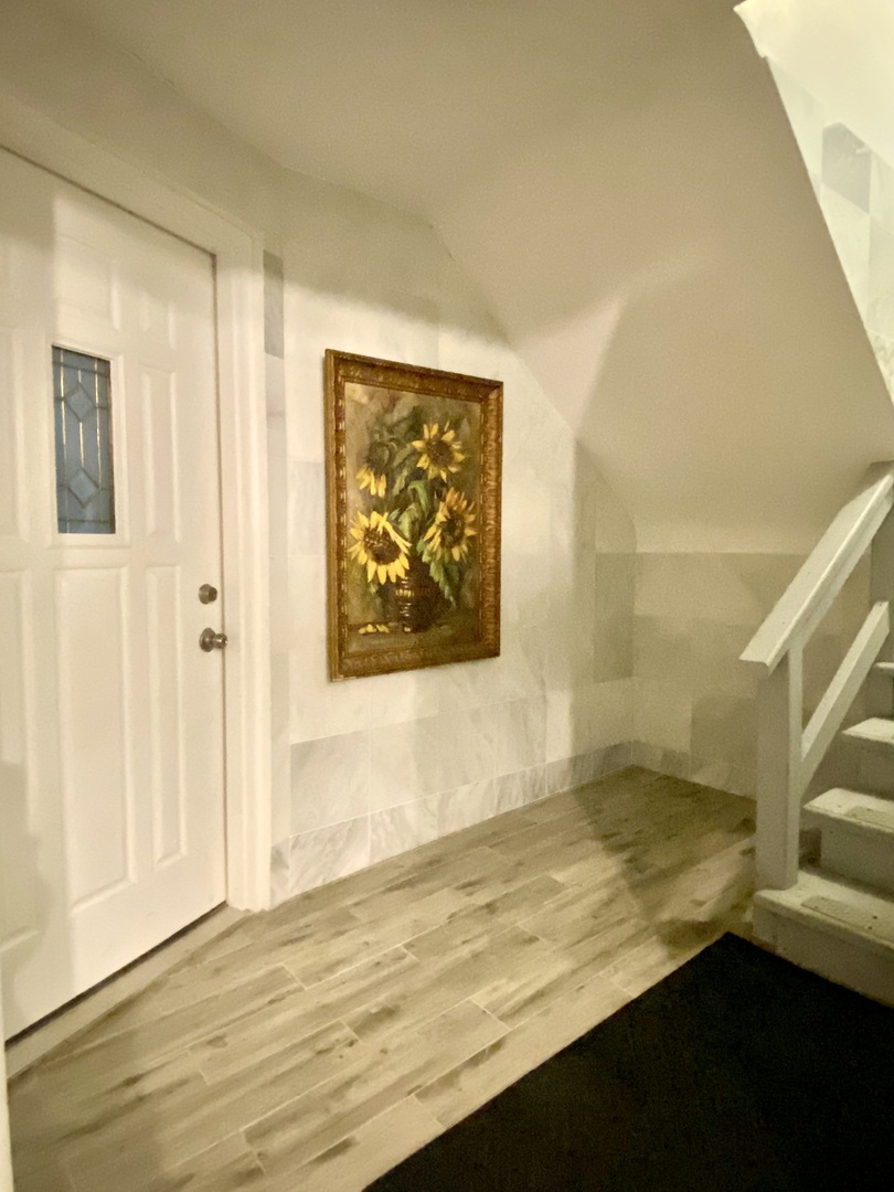 1721 W Bryn Mawr Avenue G