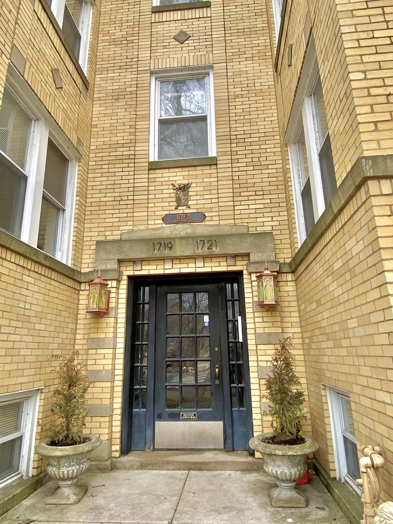 1721 W Bryn Mawr Avenue G