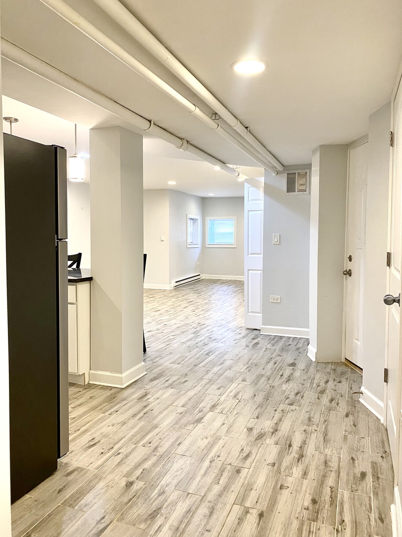 1721 W Bryn Mawr Avenue G