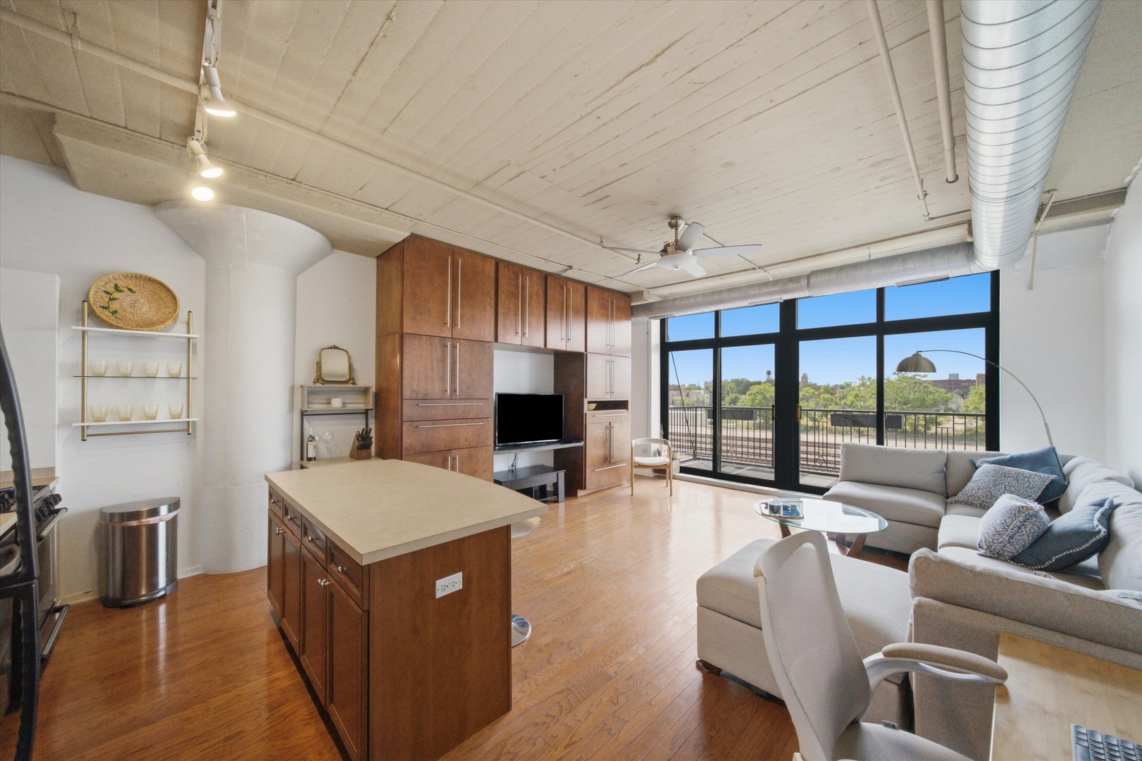 1525 S Sangamon Street 311