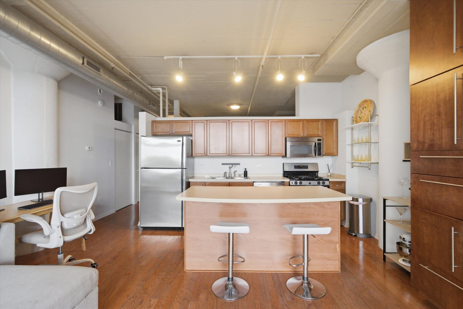 1525 S Sangamon Street 311