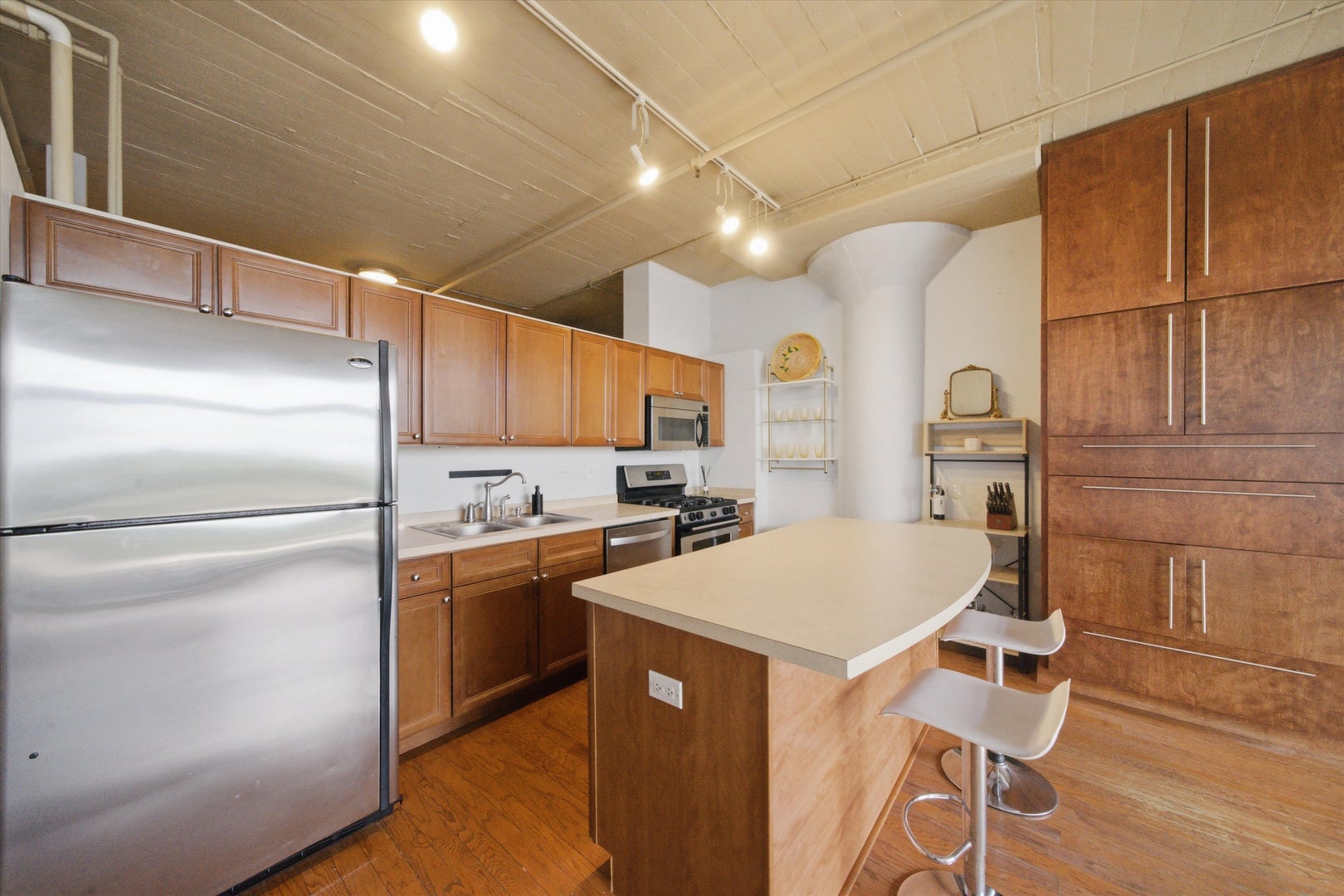1525 S Sangamon Street 311