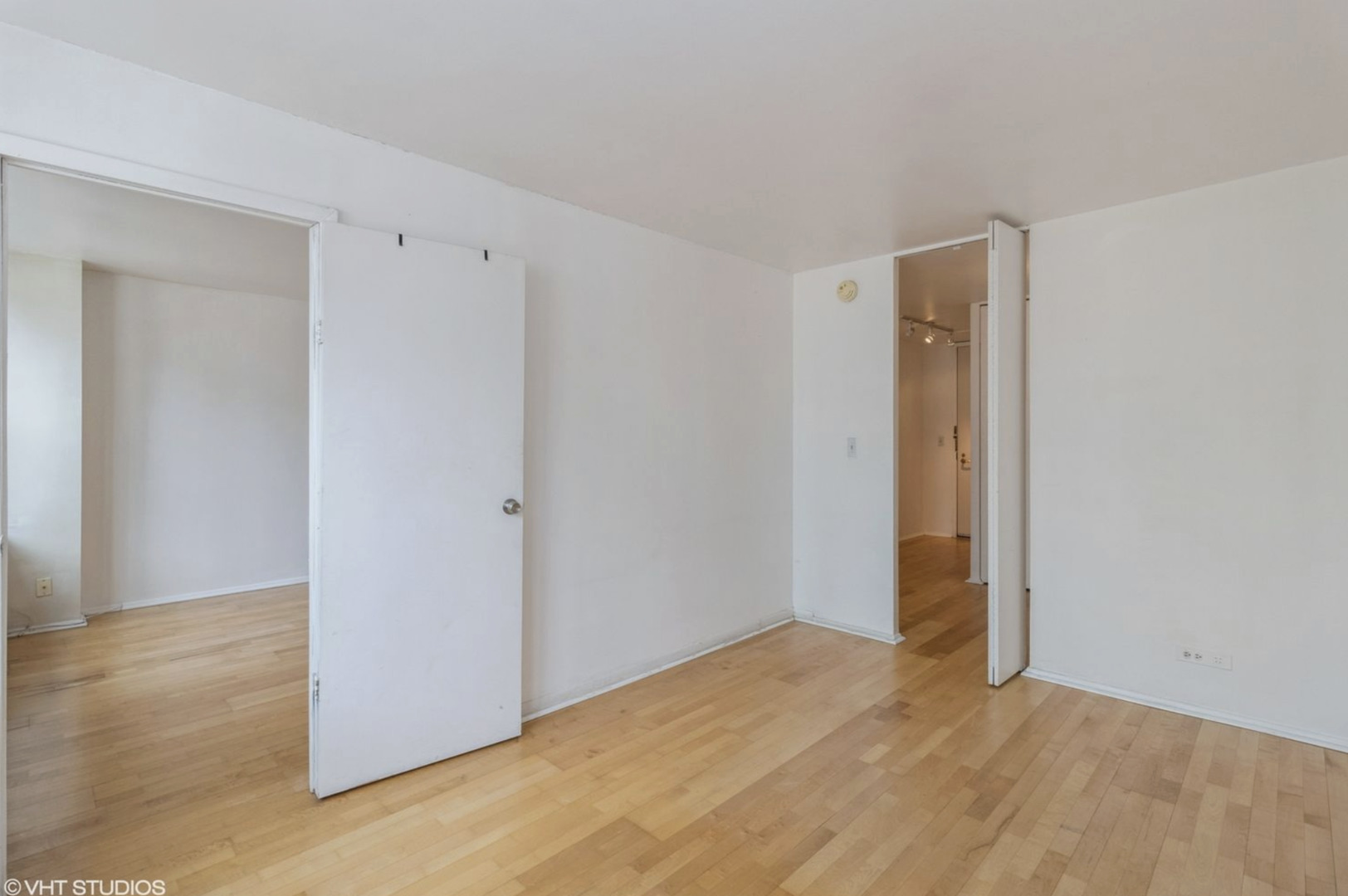 400 E Randolph Street 1516