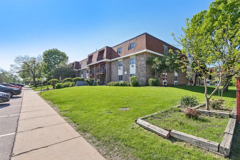 Tiny photo for 600 MESA Drive #103, Hoffman Estates, IL 60169 (MLS # 12502908)