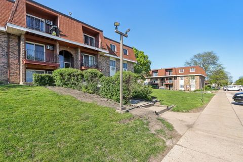 Tiny photo for 600 MESA Drive #103, Hoffman Estates, IL 60169 (MLS # 12502908)