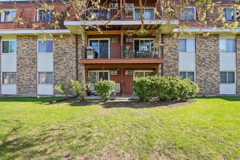 Tiny photo for 600 MESA Drive #103, Hoffman Estates, IL 60169 (MLS # 12502908)
