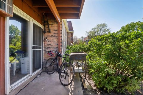 Tiny photo for 600 MESA Drive #103, Hoffman Estates, IL 60169 (MLS # 12502908)