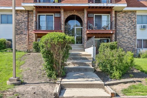 Tiny photo for 600 MESA Drive #103, Hoffman Estates, IL 60169 (MLS # 12502908)