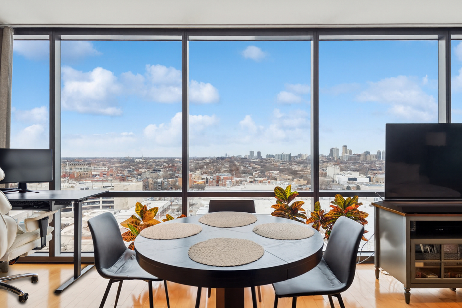 860 W Blackhawk Street 1504