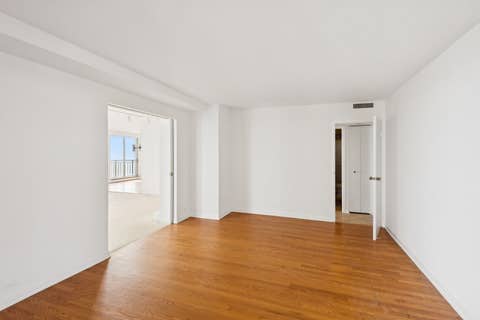 Tiny photo for 6007 N SHERIDAN Road #27B, Chicago, IL 60660 (MLS # 12716692)