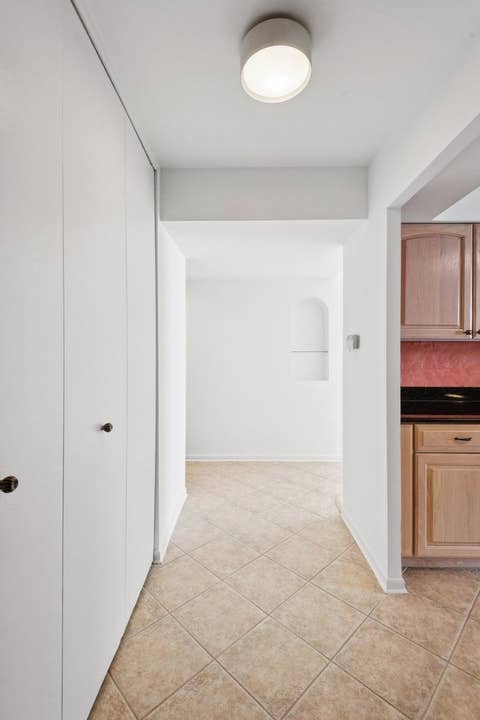 Tiny photo for 6007 N SHERIDAN Road #27B, Chicago, IL 60660 (MLS # 12716692)