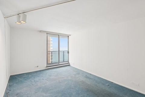 Tiny photo for 6007 N SHERIDAN Road #27B, Chicago, IL 60660 (MLS # 12716692)