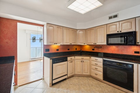 Tiny photo for 6007 N SHERIDAN Road #27B, Chicago, IL 60660 (MLS # 12716692)