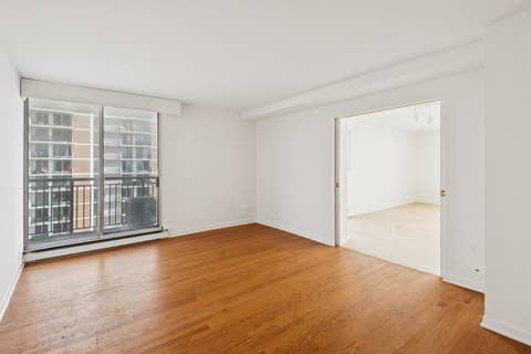 Tiny photo for 6007 N SHERIDAN Road #27B, Chicago, IL 60660 (MLS # 12716692)