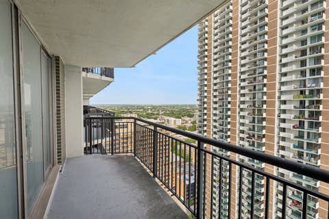 Tiny photo for 6007 N SHERIDAN Road #27B, Chicago, IL 60660 (MLS # 12716692)