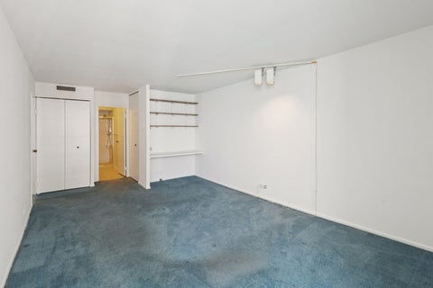 Tiny photo for 6007 N SHERIDAN Road #27B, Chicago, IL 60660 (MLS # 12716692)