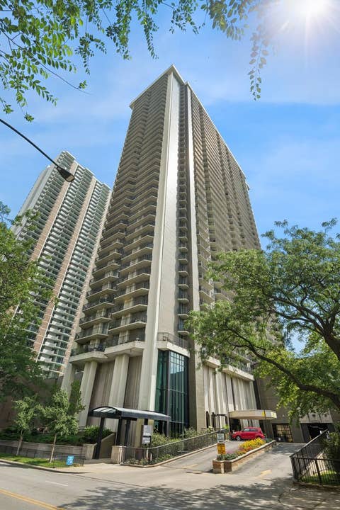 Photo of 6007 N SHERIDAN Road #27B, Chicago, IL 60660 (MLS # 12716692)