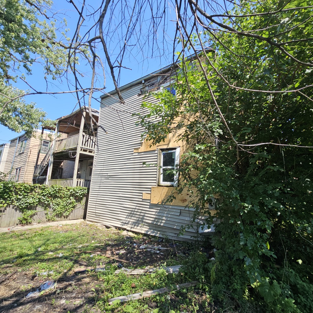 906 N LAVERGNE Avenue